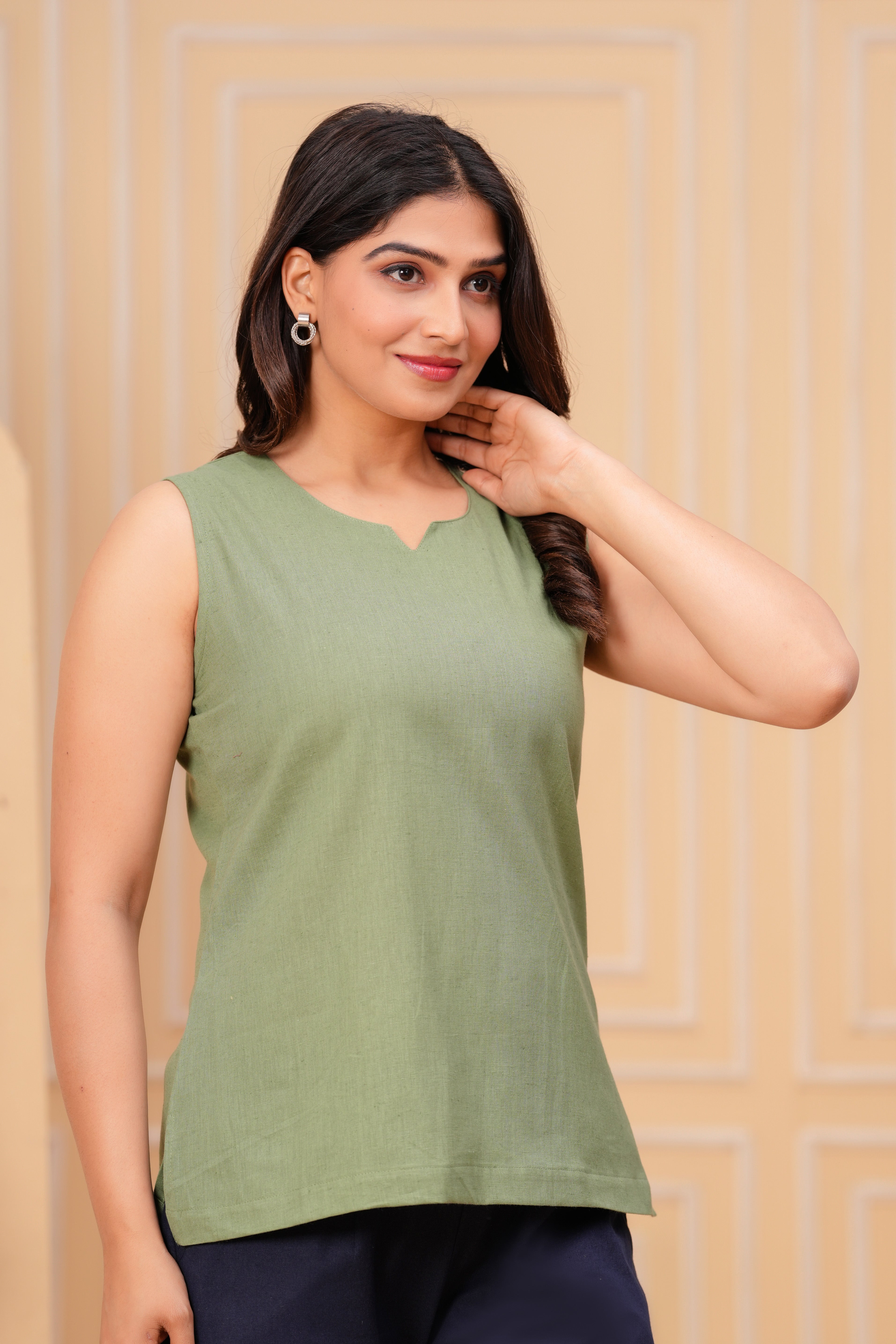 Linen Solid Sleeveless Short Kurta